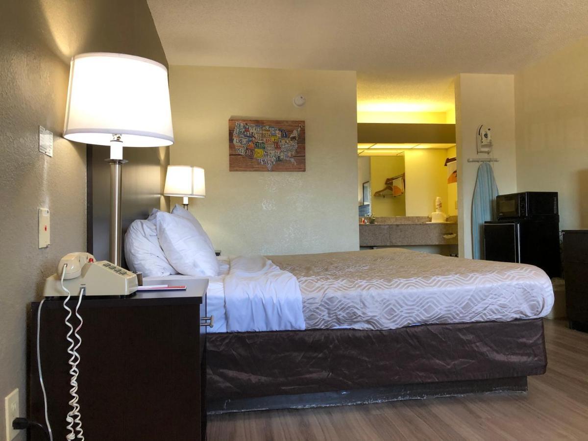 Econo Lodge *